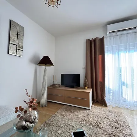 Alpeza Apartment *